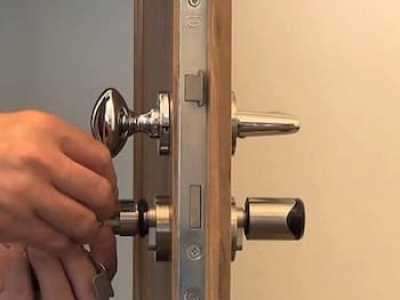Các cách sửa khóa cửa gỗ nhanh-rẻ-bền tại nhà