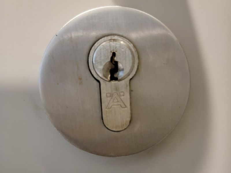 Cách sửa khóa cửa bị kẹt